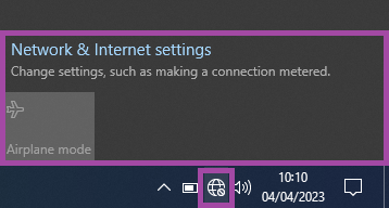 Screenshot of the display of the Internet connection status (highlighted) in an exam laptop that can be used for Microsoft Word only.