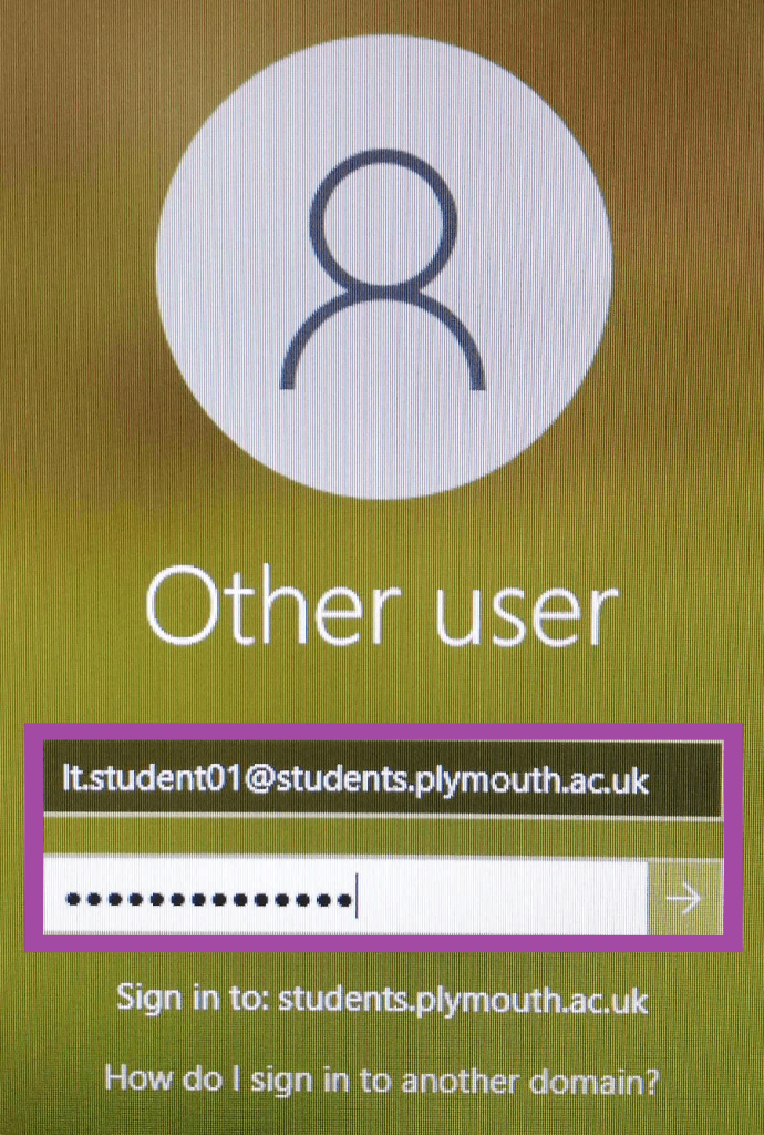 Screenshot of the display of the login screen (highlighted) on student machines.